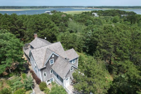 Water views great Lt Island location!